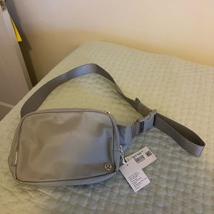 NWT lululemon Everywhere Belt Bag - Gray
